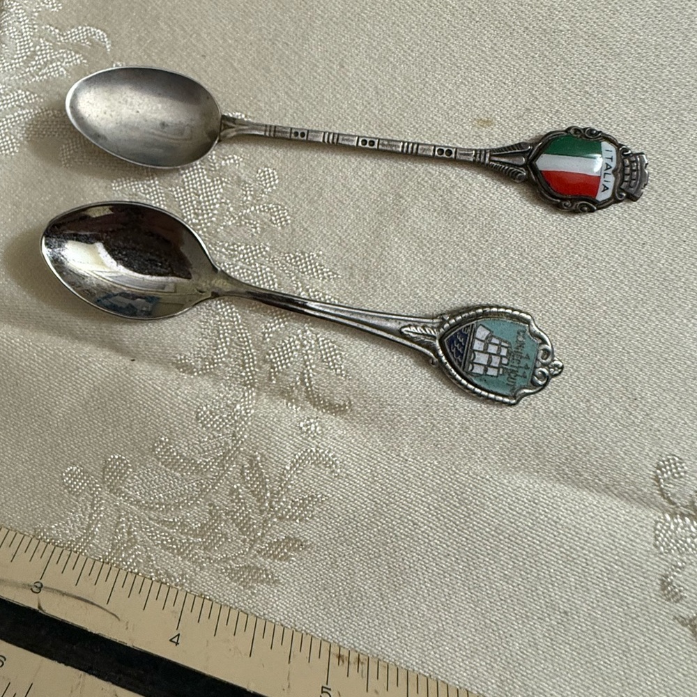 Vintage 2 pcs tiny collectibles spoon.